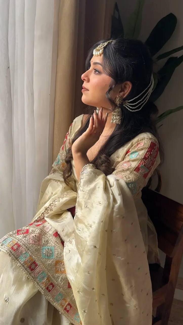  Close-up of the embroidery on the ghaghra fabric, showcasing its detailed craftsmanship.